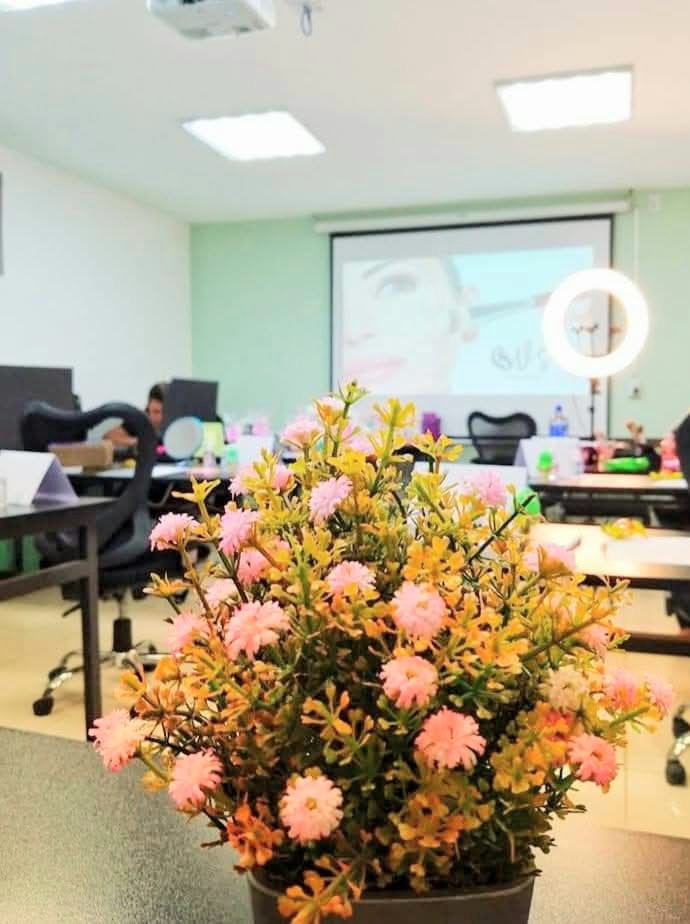 TALLER DE AUTOMAQUILLAJE